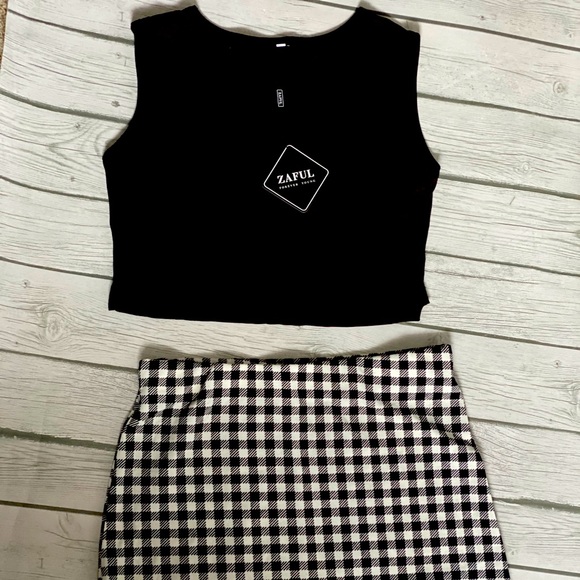 Two piece outfit. Checked skirt and black crop top - Picture 1 of 3